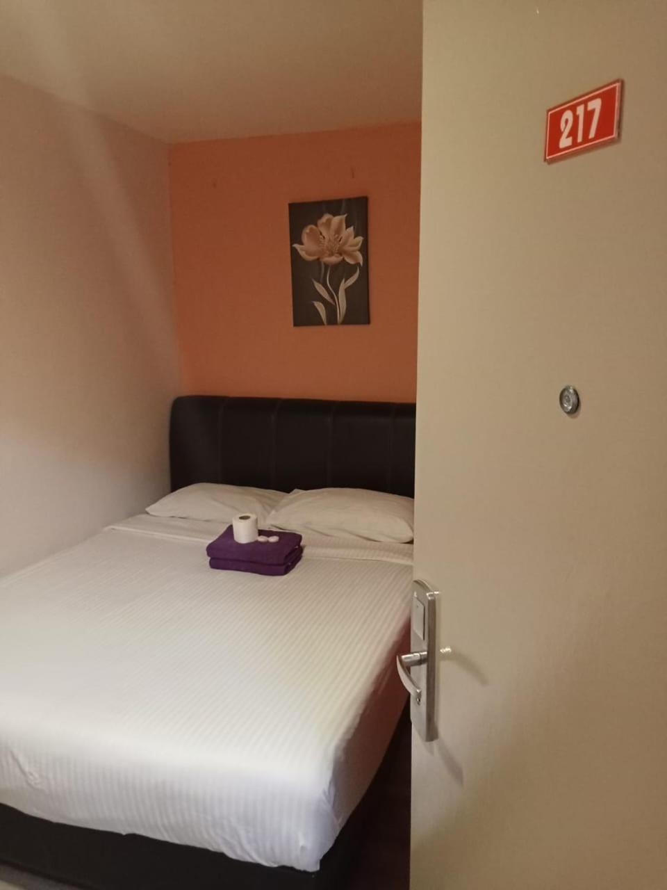 33 Star Hotel By The Awinka Group Of Management Kuala Lumpur Extérieur photo